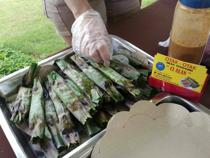 Penjual Otak Otak